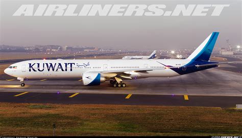 kuwait airways 777.